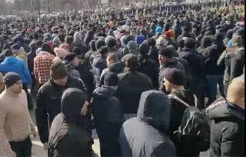 Яблоку негде упасть: тысячи жителей Запорожья пришли записаться в территориальную оборону - charter97.org - Украина - Белоруссия - Запорожье - Запорожья