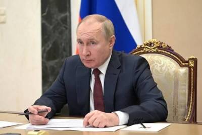 Владимир Путин - Владимир Путин поддержал идею отказа от уголовного преследования за экономические преступления - versia.ru
