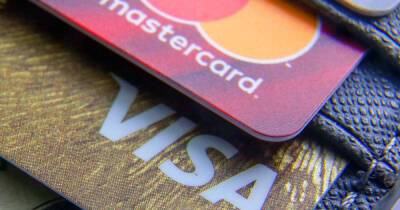 Альфа-Банк продлит срок действия карт Mastercard и Visa до 2028 года - ren.tv - Россия