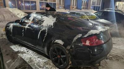 Автомобиль за 2 миллиона рублей облили кислотой в Новосибирске - sib.fm - Новосибирск