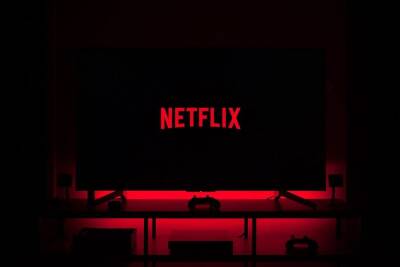 Netflix приостановил работу над новыми проектами в России - trend.az - Россия - Украина