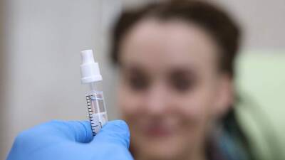Александр Гинцбург - Гинцбург допустил регистрацию назальной вакцины до середины марта - iz.ru - Москва - Россия - Израиль