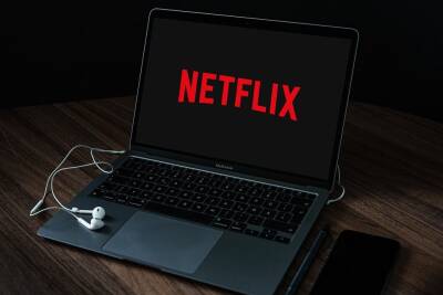 СМИ сообщили о приостановлении работы Netflix на территории РФ - news.vse42.ru - Россия - Украина