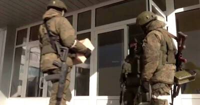 Военные РФ доставили лекарства и продукты работникам Чернобыльской АС - ren.tv - Россия - Украина