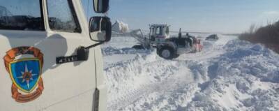 В Самарской области спасатели освободили из снежного плена на трассе свыше полусотни человек - runews24.ru - Самара - Самарская обл.