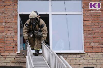 В Коми на пожаре погиб мужчина, эвакуировались 30 человек - komiinform.ru - респ. Коми - Сыктывкар - Ухты