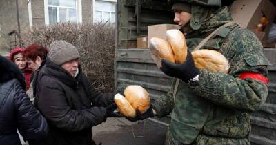 Кому мешает раздача продуктов в освобожденных на Украине городах - ren.tv - Россия - Украина - Херсон - Мелитополь