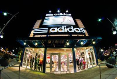 Adidas приостановит работу на территории России - online47.ru - Россия - Украина - Санкт-Петербург