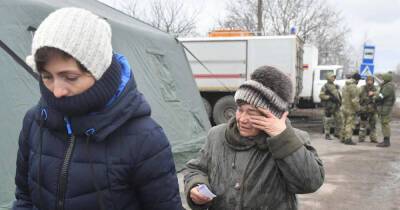 В городах Украины по вине Киева наступила гуманитарная катастрофа - ren.tv - Россия - Украина - Киев - Харьков - Мариуполь - Сумы