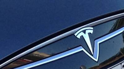 Владельца Tesla из Китая обязали выплатить более $600 тыс. за зарядку электромобиля - mir24.tv - Китай - Германия