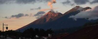 В Гватемале эвакуировали более 150 человек из-за всплеска активности вулкана Фуэго - runews24.ru - Гватемала - Республика Гватемала
