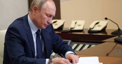 Владимир Путин - Путин подписал антикризисный пакет мер поддержки граждан и бизнеса - ren.tv - Россия