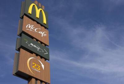 Philip Morris - McDonald's временно закрывает 850 ресторанов в России - online47.ru - Россия - Санкт-Петербург
