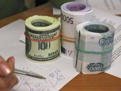 В России прекращают продавать валюту и ограничивают ее выдачу с валютных счетов - kasparov.ru - Россия - США