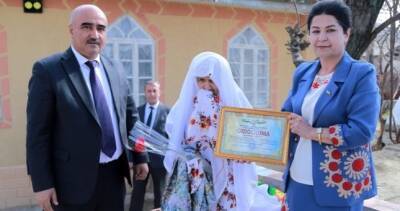 Эмомали Рахмон - В Кулябе женщин-ветеранов труда поздравили с Днем матери - dialog.tj - Таджикистан