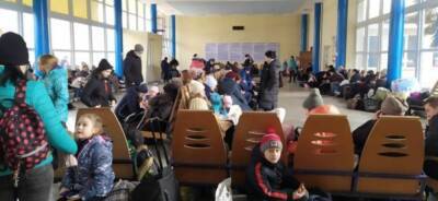 "Жители Лисичанска могут эвакуироваться!": Людей подвозят автобусами к поездам в Лимане - vchaspik.ua - Украина - Лисичанск - Лиман