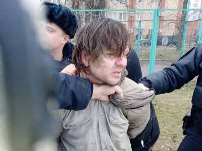 В Таганроге жестко задержан мужчина, вырубивший полицейского и укравший пистолет-пулемет - bloknot.ru - Россия - Санкт-Петербург - Таганрог