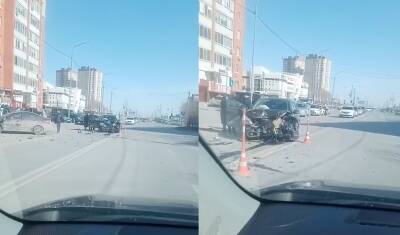 В Тюмени в районе проезда Солнечный две легковушки перекрыли движения из-за ДТП - nashgorod.ru - Тюмень
