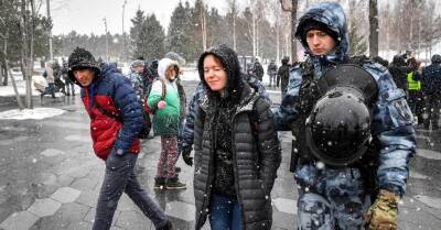 С начала войны в Украине на антивоенных протестах в Москве задержали более 400 подростков - rus.delfi.lv - Москва - Россия - Украина - Латвия