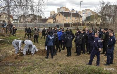 Антон Геращенко - В братской могиле в Буче нашли тела женщины и двоих детей 4 и 10 лет - korrespondent.net - Россия - Украина