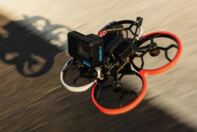 GoPro представила Hero10 Black Bones – облегченную версию флагманской камеры без экрана и батареи специально для дронов - itc.ua - Украина - Berlin