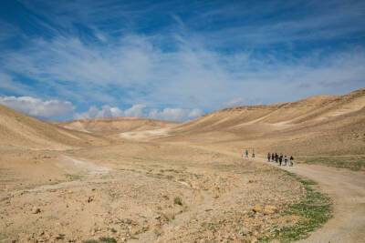 Две туристки 13 и 6 лет заблудились в районе минного поля в Негеве - news.israelinfo.co.il