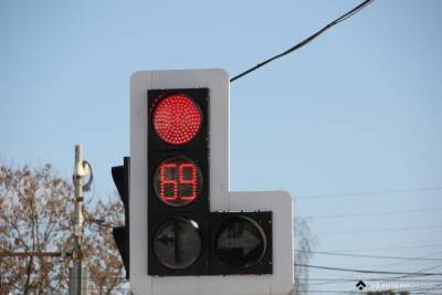 Светофор на повороте на Восточный мост в Твери работает по-новой схеме - afanasy.biz - Тверь - район Московский, Тверь