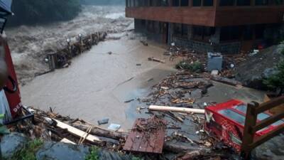 Число жертв наводнений на востоке ЮАР приблизилось к 400 - obzor.lt - Юар - Дурбан