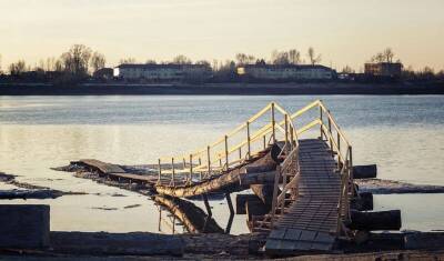 В Тобольске на сорванных мостках на переправе через реку унесло двух человек - nashgorod.ru - Тобольск