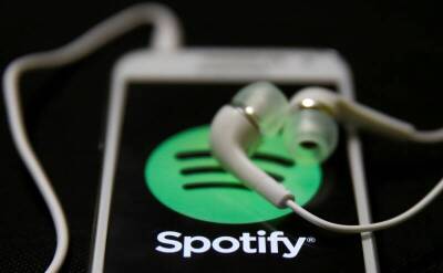 Тимур Алиев - Spotify удален из российских App Store и Google Play - smartmoney.one - Россия - Украина - Reuters