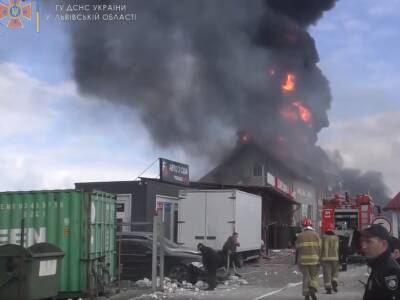 Максим Козицкий - Во Львове спасатели потушили пожар на СТО, возникший после обстрела оккупантами - gordonua.com - Россия - Украина - Львов