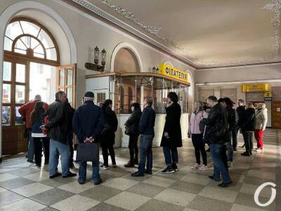 Одесситы выстроились в очередь за мегапопулярной маркой с русским кораблем | Новости Одессы - odessa-life.od.ua - Москва - Украина - Киев - Одесса