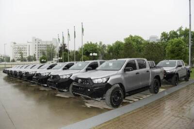 США передали погранвойскам Узбекистана 50 автомобилей Toyota Hilux и Fortuner повышенной проходимости - podrobno.uz - США - Узбекистан - Ташкент