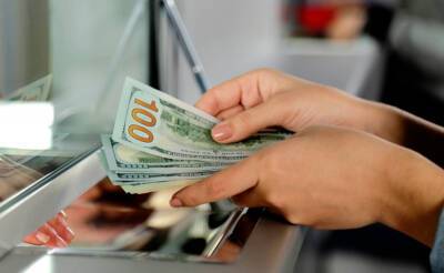Первые 20 дней апреля население ежедневно скупало 22 миллиона долларов в банках. Месяцем ранее показатель был в два раза больше – ЦБ - podrobno.uz - Узбекистан - Ташкент