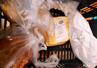 В Чехии пенсионерка из-за голода украла продукты. Полицейские скинулись и оплатили покупки - vinegret.cz - Чехия