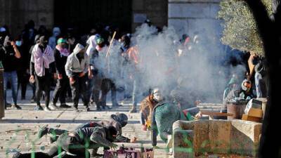 Новый взрыв насилия в Иерусалиме: арабы бушуют на Храмовой горе - vesty.co.il - США - Израиль - Иерусалим