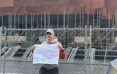 В Москве задержали пикетчика-одиночку с плакатом "Христос за мир" - korrespondent.net - Москва - Россия - Китай - Украина - Москва
