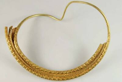 В Дании обнаружено единственное в своем роде золотое кольцо на шею 400-550 гг. н.э. (Фото) - lenta.ua - Украина - Дания