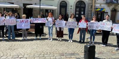 Услышьте и спасите Мариуполь. Родственники и друзья защитников города вышли на мирную акцию во Львове - nv.ua - Россия - Украина - Львов - Мариуполь - Мариуполь