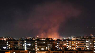 Башар Асад - Взрывы в Дамаске: Сирия обвинила Израиль в ракетном ударе - vesty.co.il - Сирия - Дамаск - Израиль - Сана