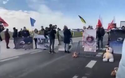 Активисты на польско-белорусской границе останавливают фуры, которые едут в рф: уже заблокировали тысячи - politeka.net - Украина