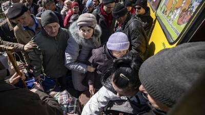 Ирина Верещук - Люди бегут из Донбасса - ru.euronews.com - Россия - Украина - Луганская обл. - Турция - Франция - Тель-Авив - Днепр - Запорожье - Мариуполь - Северодонецк