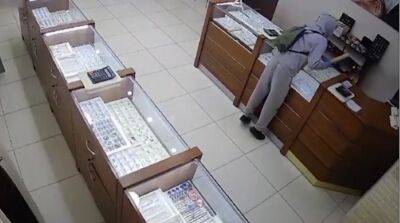 20-летний парень с битой ограбил ювелирный магазин в Борисове. Его задержали через 10 минут - ont.by - Белоруссия - район Борисовский