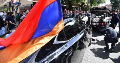 Никола Пашинян - Ишхан Сагателян - В Ереване оппозиция начала автопробеги, требуя отставки премьера Пашиняна - dialog.tj - Армения - Ереван