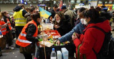 Чехия может отказать украинским беженцам в праве на гуманитарную дотацию в 5000 крон - focus.ua - Украина - Чехия - Prague