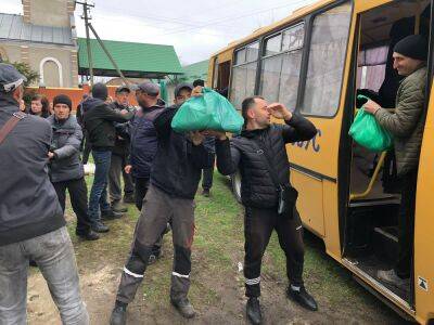 В Первомайском переселенцам предлагают отрабатывать «гуманитарку» на общественных работах (видео) - objectiv.tv - Украина - Харьков - Первомайск