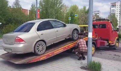 Тобольские водители оставляют машины на тротуаре - nashgorod.ru - Тюмень - Комсомольск