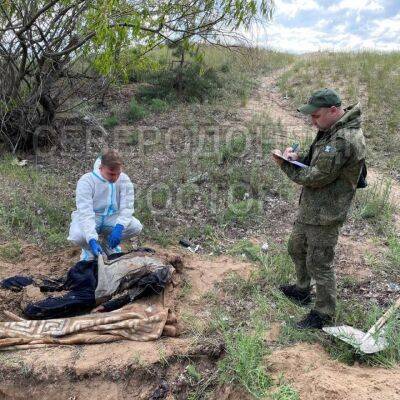 У Рубіжному окупанти розкопують могили загиблих від обстрілів мешканців - vchaspik.ua - Украина - Росія - місто Сєвєродонецьк