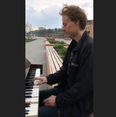 В российском городе взяли под арест мужчину, который сыграл на пианино гимн Украины на набережной - enovosty.com - Россия - Украина - Тюмень