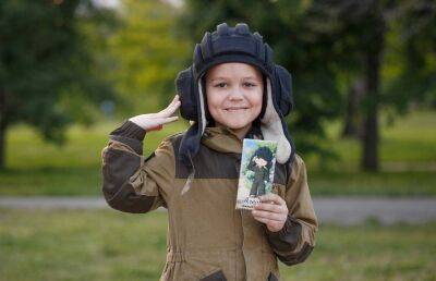 В России в честь мальчика, приветствующего военных, выпустили шоколад «Алешка» - ont.by - Россия - Белоруссия - Белгородская обл.